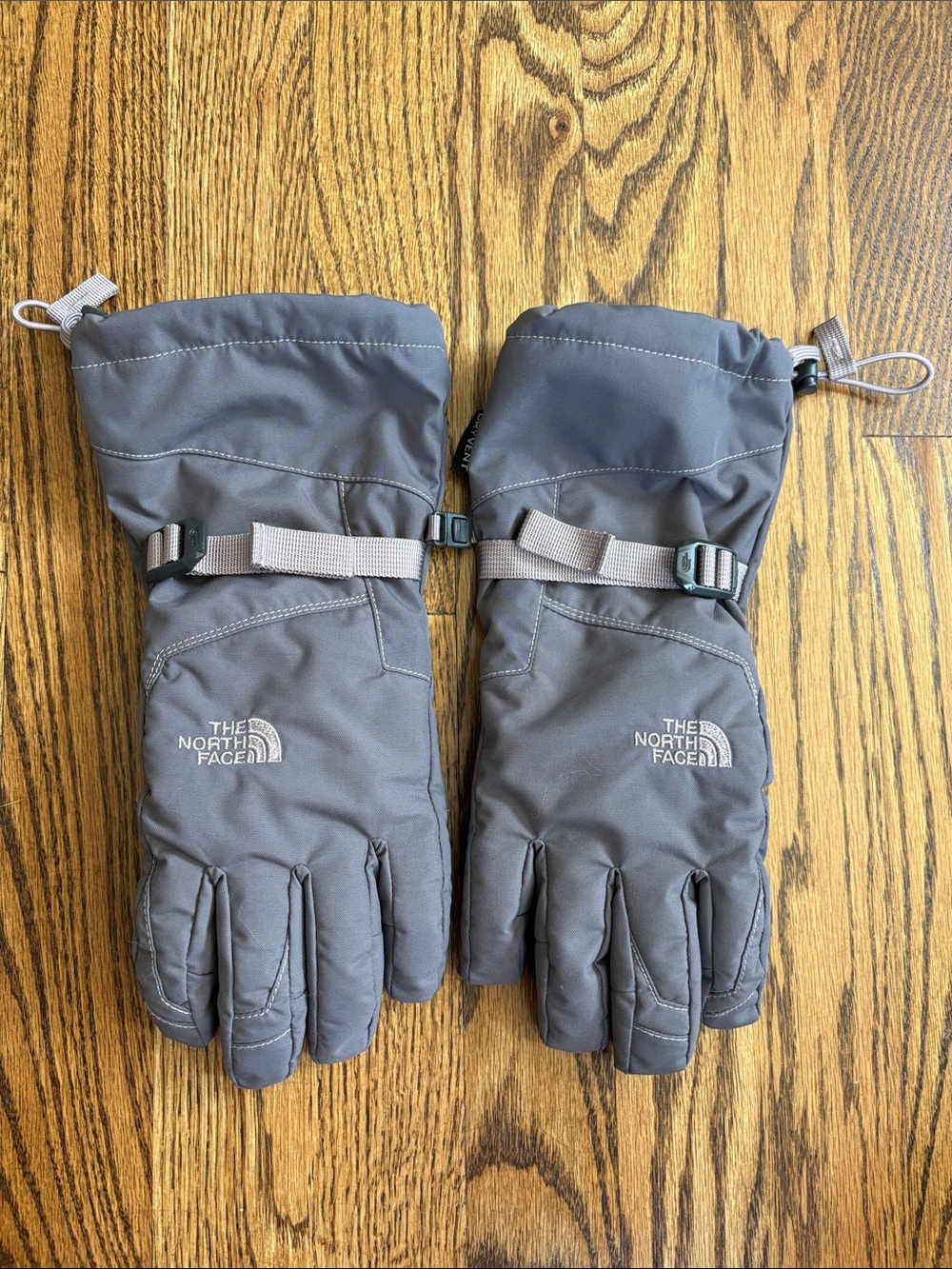 The North Face purple-grey women’s adjustable ski gloves. Excellent condition